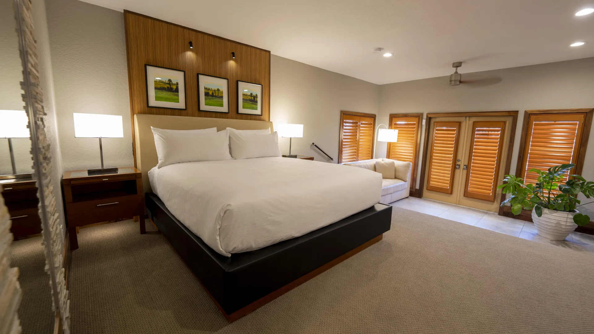 Evermore Villas Guest Room with Sleeper Sofa