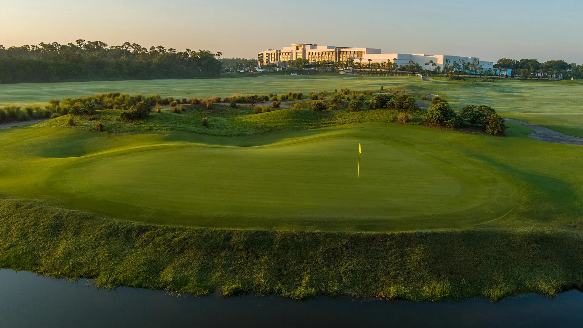 Image of the green on the 8th hole of the Grand Cypress Golf Links Course at Evermore Orlando Resort.